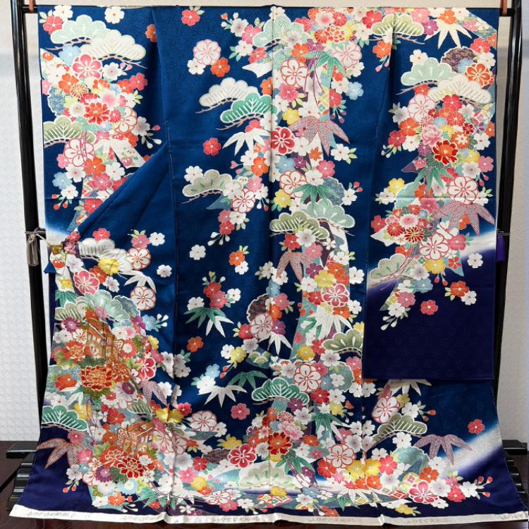 紺地に熨斗目四季花