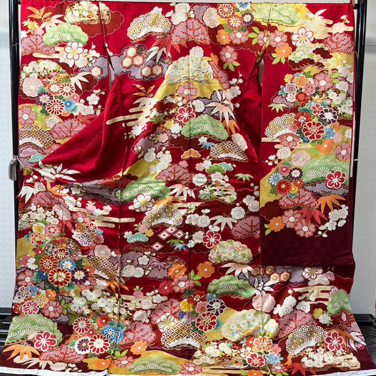 常緑の松に梅花