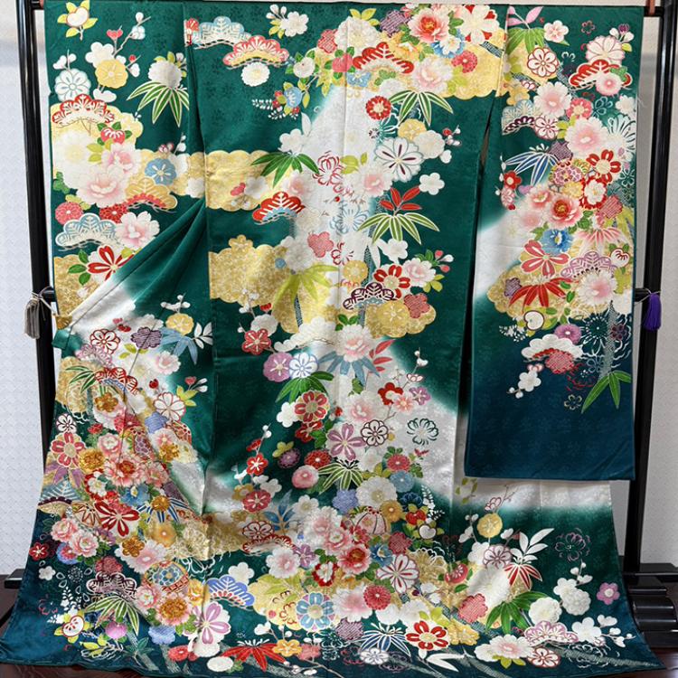 金駒刺繍　瑞雲と四季の花