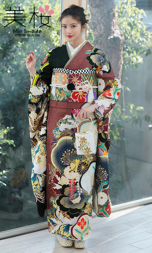 今田美桜振袖の大輪の梅１/茶色