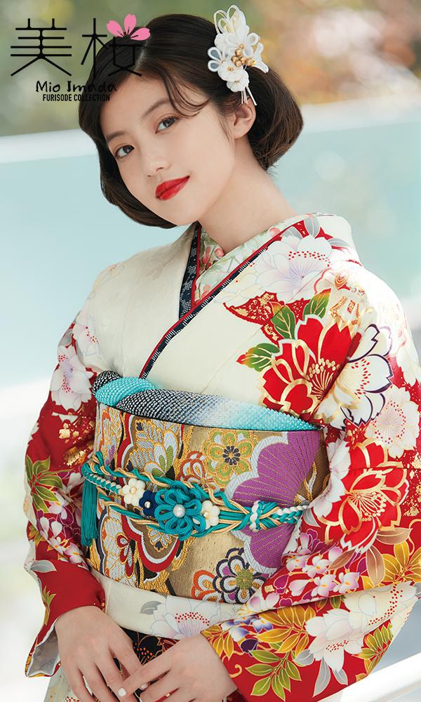 今田美桜振袖の松と四季花２/白