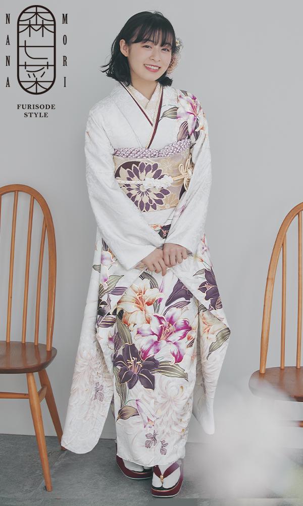 森七菜着用×成人式振袖 百合の花
