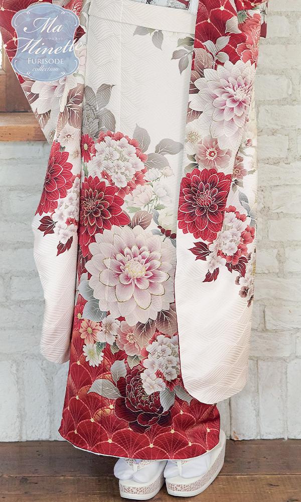 白色振袖に深紅の花文様