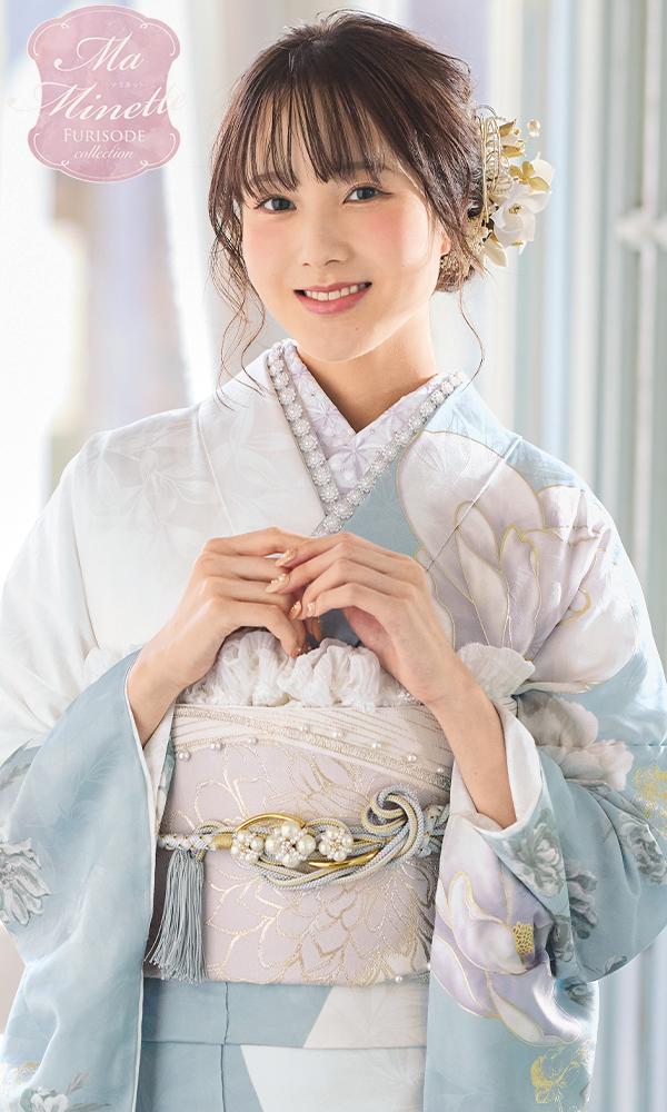 白と水色の大輪の花々