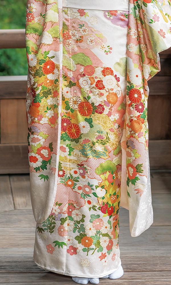 白地に瑞雲と松竹梅の振袖