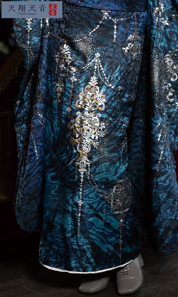 紺地に幻想的な銀箔の舞