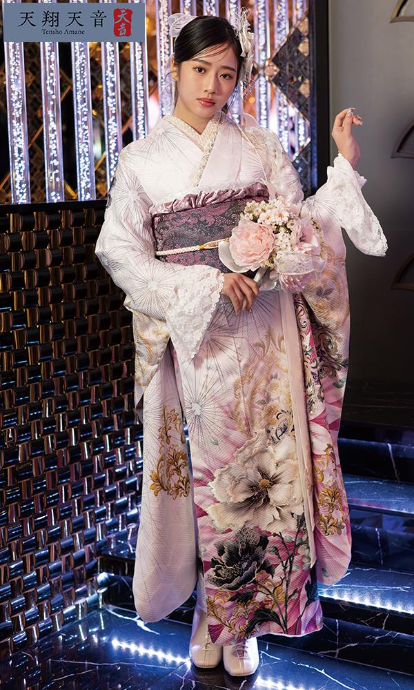 くすみ系ピンクに大輪牡丹