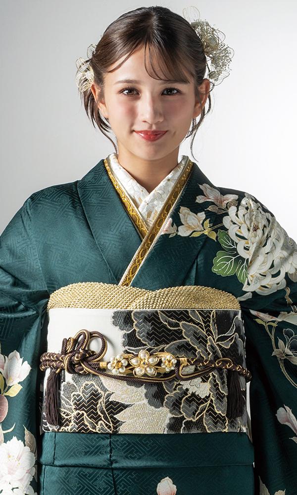 濃い緑に四季の花々