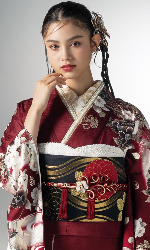 赤地に流水と牡丹の振袖