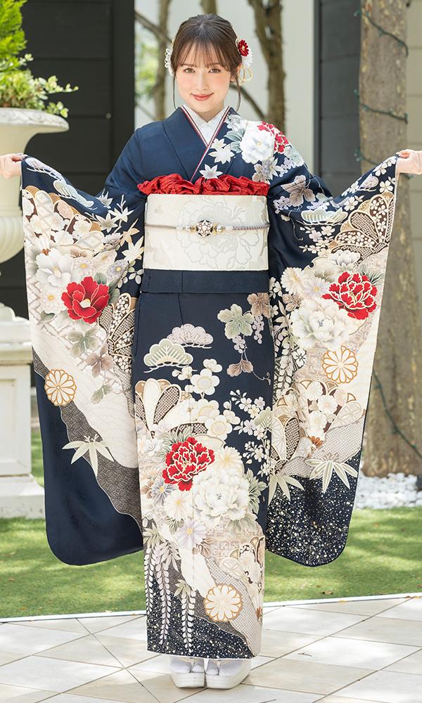 紺地振袖に流水の花々