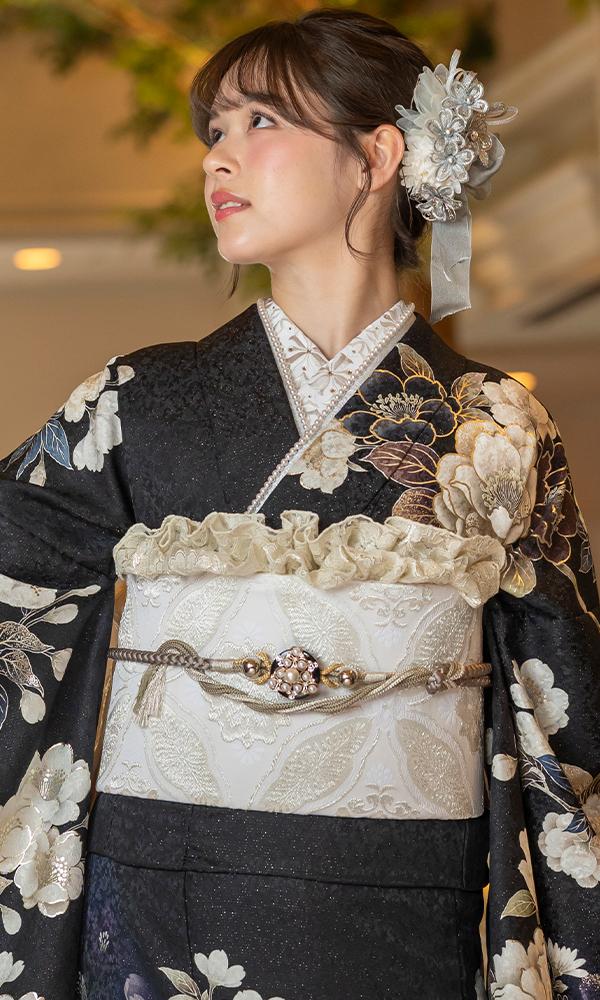 黒地に白の花尽くし振袖