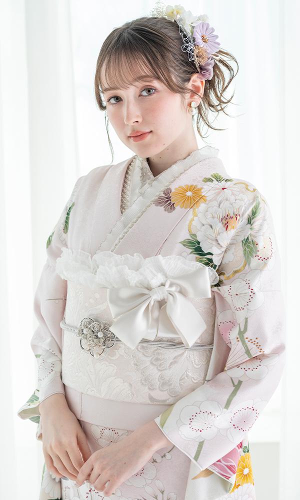 薄ピンクに大輪の花々
