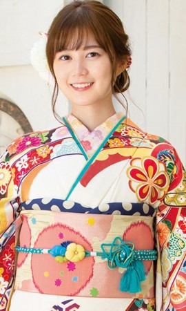 生田絵梨花振袖の熨斗目文様/白
