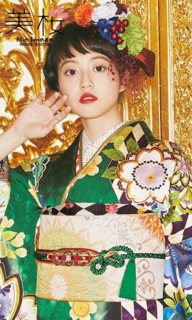 今田美桜振袖の桜づくし/緑