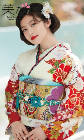 今田美桜振袖の松と四季花２/白