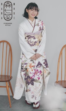 森七菜着用×成人式振袖 百合の花