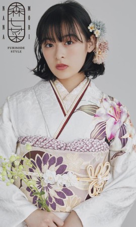 森七菜着用×成人式振袖 百合の花