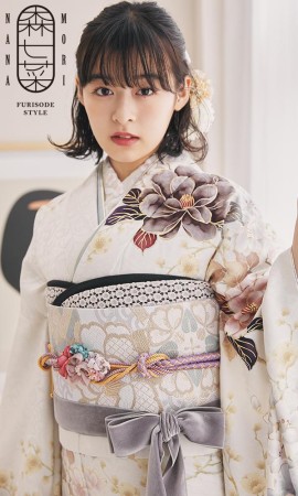 森七菜着用×成人式振袖　大輪の椿