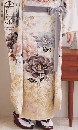 森七菜着用×成人式振袖　大輪の椿