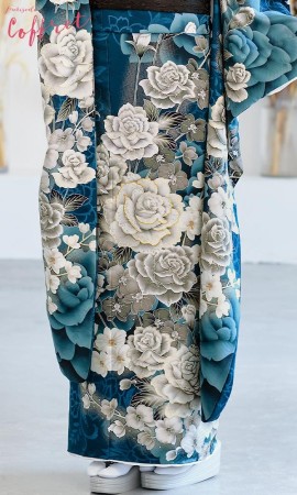 エメラルド色に白銀の薔薇