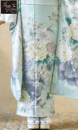ミントグリーンに牡丹の花