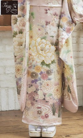 ロイヤルピンクに四季の花