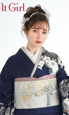 紺地振袖に白の桜花と銀彩