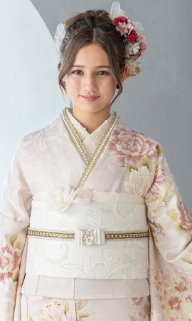 くすみピンクの薔薇と牡丹
