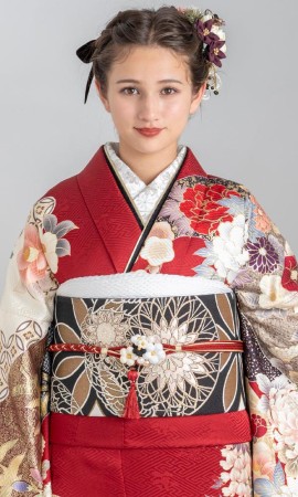 赤地に四季の花と金駒刺繡