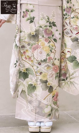 くすみピンク系に橘と椿