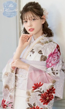 白地にピンクの牡丹と花柄