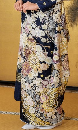 紺地に金彩と貝桶文様