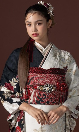 白黒の八重桜と牡丹