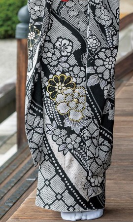 白黒絞りの鹿の子友禅振袖