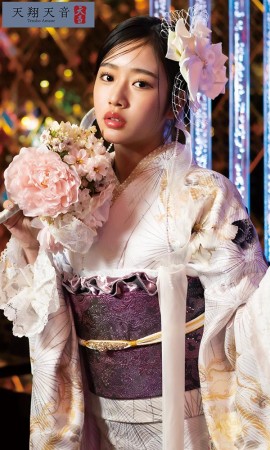 くすみ系ピンクに大輪牡丹