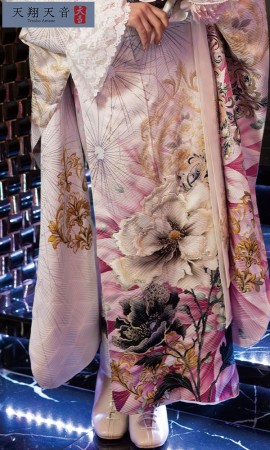 くすみ系ピンクに大輪牡丹