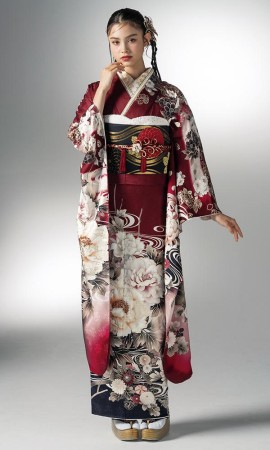 赤地に流水と牡丹の振袖
