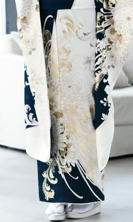 紺と純白の乱菊の金彩振袖