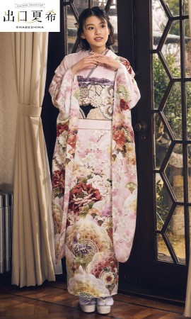 出口夏希 ピンク振袖