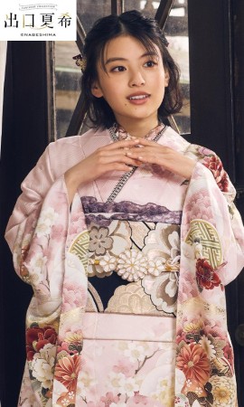 出口夏希 ピンク振袖