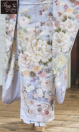 シルバーグレーに四季の花