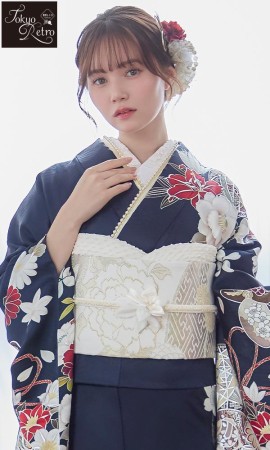 紺地に毬と椿柄の振袖
