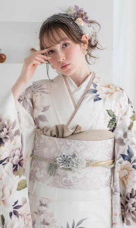 ホワイト×ベージュに花柄