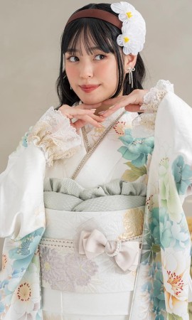 白地にミントブルーの花々