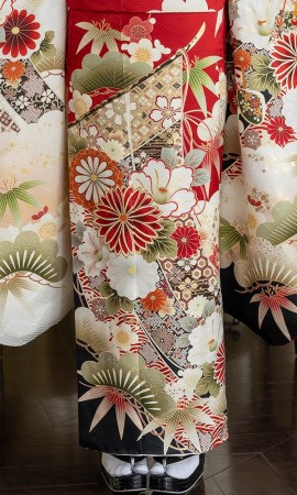 白地に赤の松竹梅
