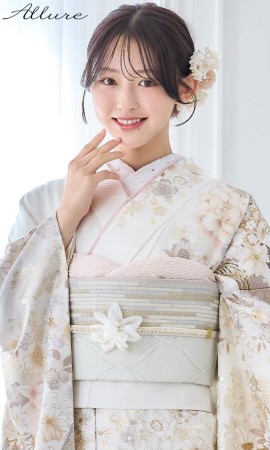 白地にピンクの花尽くし