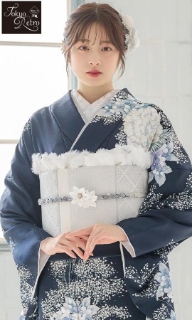 紺地に白の紫陽花と牡丹