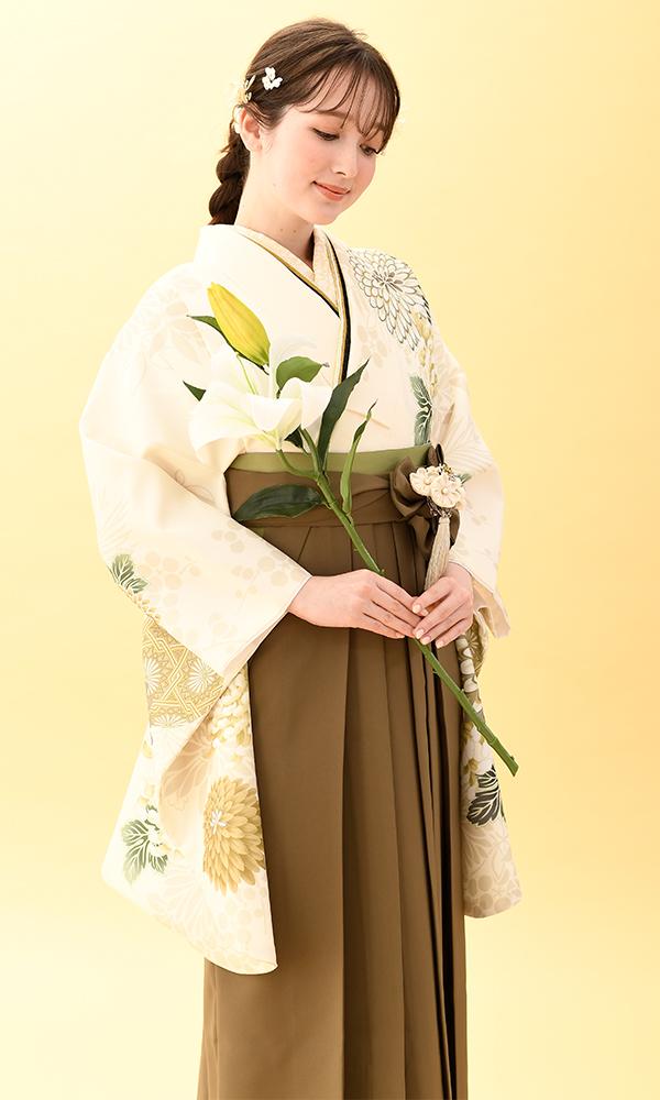 アイボリーホワイトに菊＆袴