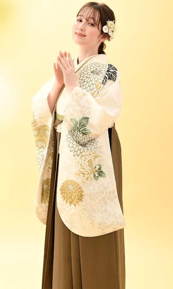 アイボリーホワイトに菊＆袴
