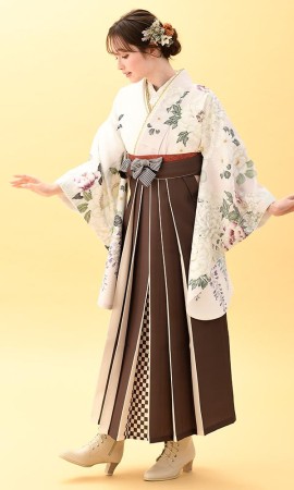 白地の百花繚乱＆茶系袴